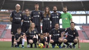El Almería presenta sus nuevas equipaciones: novedad en la 2º