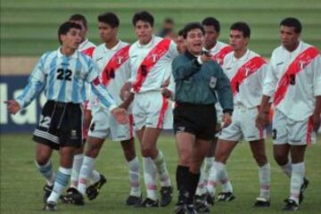 La indumentaria con que jugó Perú en la Copa del 1997.