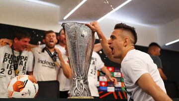 SEVILLE, SPAIN - MAY 18: Rafael Santos Borre of Eintracht Frankfurt celebrates with the UEFA Europa League trophy during the post match press conference following victory in the UEFA Europa League final match between Eintracht Frankfurt and Rangers FC at Estadio Ramon Sanchez Pizjuan on May 18, 2022 in Seville, Spain. (Photo by Fran Santiago - UEFA/UEFA via Getty Images)