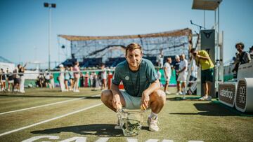 Griekspoor, con el trofeo de campeón.