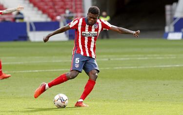 Otro canterano que tras debutar con Simeone acabó alcanzando el estatus de Leyenda. El ghanés salió cedido desde el Atleti B al Mallorca y al Almería antes de regresar más formado y maduro. El Cholo comenzó a darle responsabilidad a su vuelta primero en una posición más adelantada, bien tirado a banda o por delante de los dos pivotes hasta que le llegó el momento de tomar los mandos de la sala de máquinas. En la temporada 2017-18 explota (50 partidos y cinco goles) y se hace un jugador muy importante en el esquema rojiblanco. Un jugador en constante crecimiento, que la temporada pasada fue el tercero de la plantilla con más minutos y que, tras disputar tres encuentros en este inicio de curso (lo que le convertiría en campeón de Liga en el caso de que el Atlético lograse el título), salió en el último día de mercado al Arsenal por los 50 millones de su cláusula.  