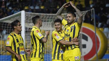 Ftbol, Everton v Audax Italiano. 
 Copa Chile 2016. 
 El jugador de Everton, Braian Rodriguez, celebra con sus compaeros su gol contra Audax Italiano durante el partido de semifinal de copa Chile disputado en el estadio Sausalito de Via del Mar, Chile. 
 23/11/2016 
 Sebastin Cisternas/Photosport****** 
 Football, Everton v Audax Italiano. 
 Copa Chile 2016. 
 Everton player, Braian Rodriguez , celebrate with teammates scoring against Audax Italiano during the Copa Chile semifinals match at the Sausalito stadium in Via del Mar, Chile. 
 23/11/2016 
 Sebastian Cisternas/Photosport.