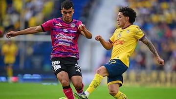 Mazatlan's midfielder #200 Gilberto Adame and America's US forward #17 Alejandro Zendejas fight for the ball during the Liga MX Clausura tournament football match between America and Mazatlan at the Sports City Stadium in Mexico City on April 19, 2025. (Photo by Carl de Souza / AFP)