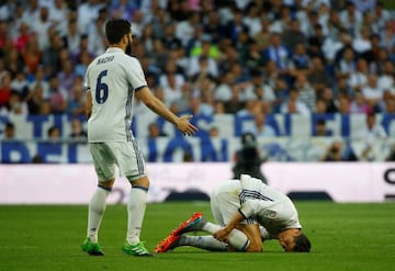 Nacho protests to the referee as Ronaldo goes down