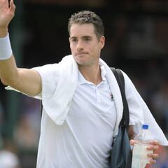 Who are some of the tallest players in professional tennis? And shortest?