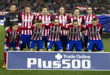 El once inicial del Atlético de Madrid. De pie: Oblak, Giménez, Gabi, Filipe Luis, Saúl y Godin. Agachados: Vietto, Griezmann, Juanfran, Koke y Carrasco.

