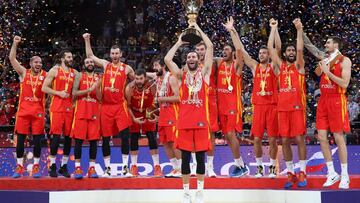 BEIJING, CHINA - SEPTEMBER 15:  Team of Spain players celebrates after defeating Argentina during the final of 2019 FIBA World Cup match between Argentina and Spain at Beijing Wukesong Sport Arena on September 15, 2019 in Beijing, China.  (Photo by Lintao Zhang/Getty Images)