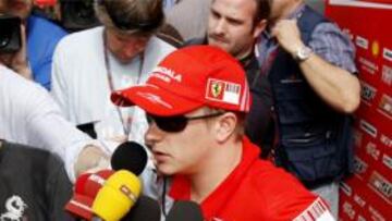 <b>TROPIEZO INICIAL</b>. El campeón del mundo de Fórmula 1 comenzó la temporada 2008 con el pie izquierdo. Rompió la bomba de la gasolina y saldrá desde muy atrás.