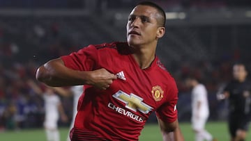 Sánchez anota en triunfo por penales del United ante Milan