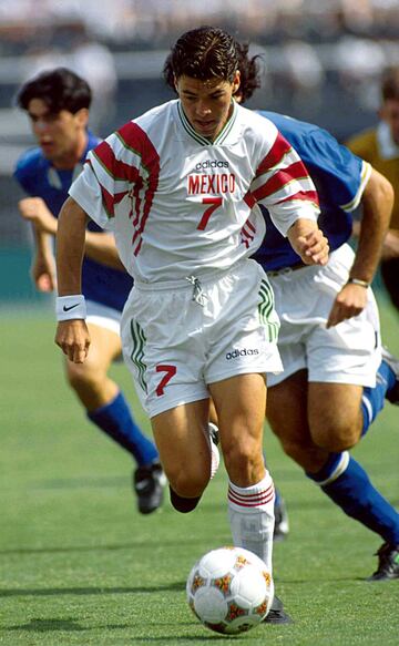 El canterano universitario tuvo sus picos más altos con Pumas y Toluca, entre el lapso de estos dos equipos fue a Atlanta 1996. Después jugó con Cruz Azul, Atlas y se retiró en Veracruz. Hoy en día el 'Chiquis' es ténico de los Dorados de Sinaloa.