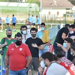 Marcelino: "¡Qué bonito entrenar con la afición en Lezama!"