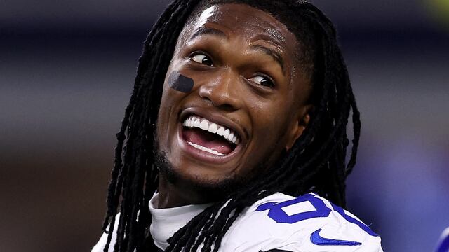 ARLINGTON, TEXAS - NOVEMBER 18: CeeDee Lamb #88 and Trevon Diggs #7 of the Dallas Cowboys talk prior to the game against the Houston Texans at AT&T Stadium on November 18, 2024 in Arlington, Texas. Sam Hodde/Getty Images/AFP (Photo by Sam Hodde / GETTY IMAGES NORTH AMERICA / Getty Images via AFP)