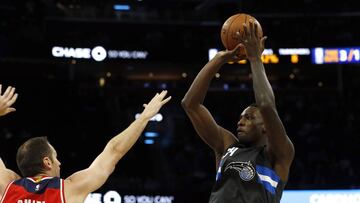 Nov 5, 2016; Orlando, FL, USA; Orlando Magic forward Jeff Green (34) shoots over Washington Wizards forward Jason Smith (14) during the second half at Amway Center. Orlando Magic defeated the Washington Wizards 88-86. Mandatory Credit: Kim Klement-USA TODAY Sports