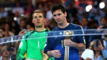 Messi, con el Bal&oacute;n de Oro del Mundial.