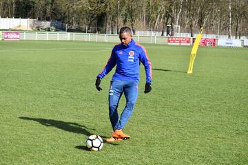 Se realizaron trabajos tácticos en defensa y ataque. Más adelante, tras una corta charla de Lorenzo y Pékerman, el grupo completo hizo fútbol en espacio reducido en el que el foco fue la toma de decisiones.