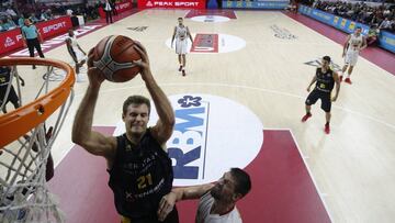 El Iberostar Tenerife resuelve en el último minuto