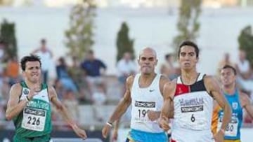 <b>REVOLUCIÓN. </b>Casado (6) se impone a Estévez (trás él) e Higuero.