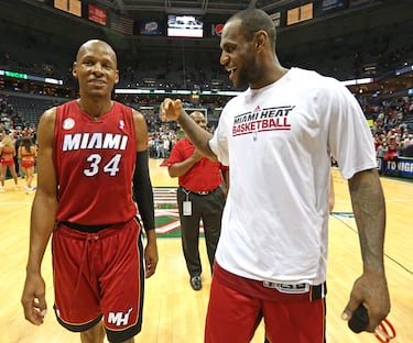 En verano de 2012, un veterano Ray Allen terminó su contrato con los Celtics y firmó como agente libre por Miami Heat, para decepción de la aficón celtic. Allen fue clave en el título de 2013, al anotar un triple sobre la bocina que mandó el partido a la prórroga, evitando el alirón de los Spurs.