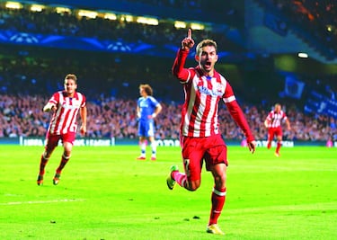 Adrián jugó 143 partidos con el Atlético en las tres temporadas que vistió de rojiblanco. Con una clase por encima del resto, le faltó regularidad para convertirse en un futbolista aún más importante del que fue. Marcó 26 goles, 13 de ellos en Europa. Ganó cuatro títulos: una Liga, una Copa, una Europa League y una Supercopa de Europa. Uno de sus tantos más relevantes lo marcó ante el Chelsea, en Stamford Bridge, en la vuelta de semifinales de la Champions 2013-14 (30 de abril de 2014). El Atlético iba perdiendo 1-0, pero su gol empató el choque y fue vital para la remontada: 1-3. José Mourinho era el entrenador del conjunto inglés y no puso reparos al triunfo rojiblanco.