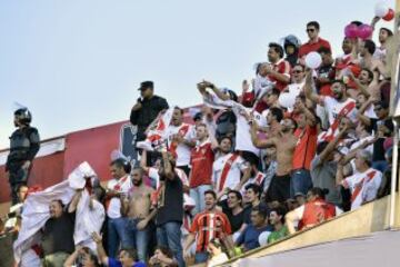 Fans of Argentina's River Plate cheer for their team before the start of their Copa Libertadores first leg final against Mexico's Tigres at the University stadium in Monterrey, Mexico on July 29, 2015.   AFP PHOTO/ YURI CORTEZ