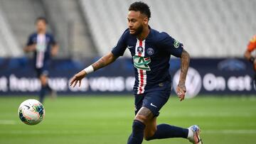Paris Saint-Germain's Brazilian forward Neymar controls the ball during the French Cup final football match between Paris Saint-Germain (PSG) and Saint-Etienne (ASSE) at the Stade de France in Saint-Denis, outside Paris on July 24, 2020, (Photo by FR
