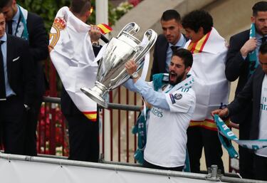 Real Madrid (2014, 2016, 2017 y 2018).  En 2022  jugaba en el Real Madrid pero Isco Alarcón no disputó ni un solo minuto esa temporada en la máxima competición del fútbol europeo. De ahí que, no se le contabilice la Champions en su marca histórica.