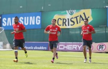 Vidal, Mena y Jara durante el entrenamiento de esta mañana.