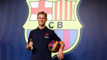 De Jong on playing with idol Messi and the 'Barça way'