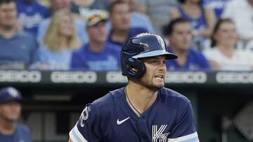 KANSAS CITY, MISSOURI - JULY 22: Andrew Benintendi #16 of the Kansas City Royals hits a single to right in the third inning against the Tampa Bay Rays at Kauffman Stadium on July 22, 2022 in Kansas City, Missouri.   Ed Zurga/Getty Images/AFP
== FOR NEWSPAPERS, INTERNET, TELCOS & TELEVISION USE ONLY ==