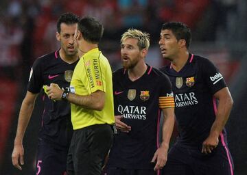 Barcelona's Sergio Busquets, Lionel Messi and Luis Suarez get plenty rest time...during games.