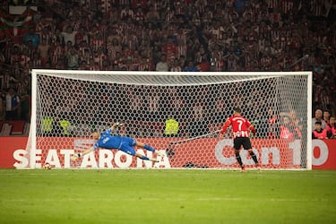 El Athletic ganó la Copa del Rey tras ganar en la tanda de penaltis al Mallorca. Cuarenta años después, los leones levantan su Copa número 24.