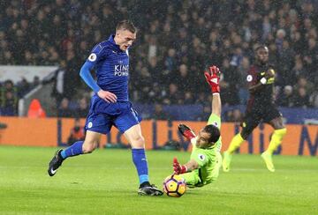 Jamie Vardy scores his sides third goal past Claudio Bravo of Manchester City.