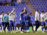 MEX7371. PUEBLA (MÉXICO), 17/03/2026.- Jugadores de Cruz Azul celebran tras avanzar de fase este martes, durante un partido de los octavos de final de la Copa de Campeones Concacaf en el estadio Cuauhtémoc en Puebla (México). EFE/Hilda ríos