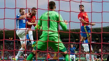 Diego Costa está en racha con el Chelsea y apunta a titular el sábado contra Macedonia.