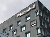 Le pillan mirando datos bancarios de los clientes de Sabadell tras 20 años trabajando y le sale caro: declaran despido procedente