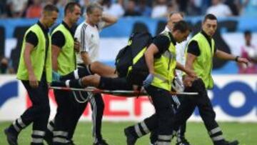 Sami Khedira marchándose lesionado del partido entre Juventus y Olympique de Marsella