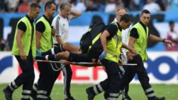 Sami Khedira march&aacute;ndose lesionado del partido entre Juventus y Olympique de Marsella