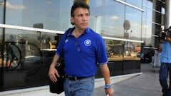 El entrenador de la Selecci&oacute;n Nacional de El Salvador, Carlos de los Cobos, se inclin&oacute; por votar por dos de los deportistas m&aacute;s medi&aacute;ticos a nivel mundial.
