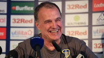 La primera locura de Bielsa enfada a los hinchas del Leeds