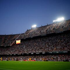 ¿Cavani al Valencia? El mercado apunta a otro club de LaLiga