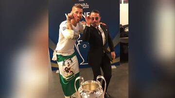 Sergio Ramos le "echa la sal" al trofeo de la Champions League