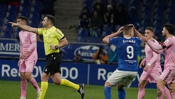 10/02/25 PARTIDO 2ª DIVISION
REAL OVIEDO - ELDENSE
ALEMAO SE LLEVA LAS MANOS A LA CABEZA EL ARBITRO ACUDE AL VAR POR POSIBLE PENALTY QUE RESULTO NO SER