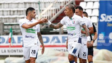 Jugadores de Once Caldas en un partido de Liga BetPlay.