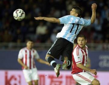 Argentina-Paraguay. Agüero y Pablo César.