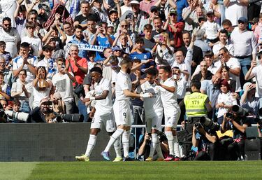 Los jugadores del Real Madrid celebran el 1-0 de Rodrygo al Valladolid. 