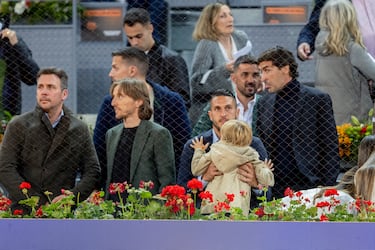 David Villa, Koke Resurreción, David Villa y Raúl González durante el partido que los tenistas Andréi Rublevv y Carlos Alcaraz disputaron en el Mutua Madrid Open.
