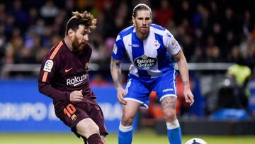 Messi remata en el partido ante el Deportivo.