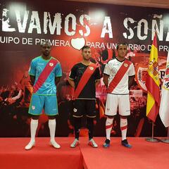 La tercera equipación del Rayo ayudará a enfermedades raras