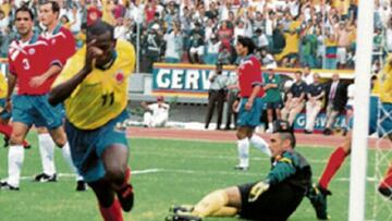 Faustino Asprilla reveló que previo a un duelo contra la Roja en 1996, invitó a una mujer al hotel para tener sexo. Luego fue la gran figura frente a Chile.