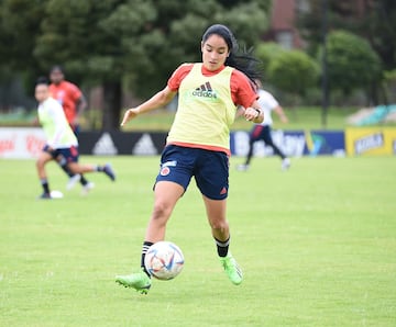 El equipo de Carlos Paniagua entrena en Bogotá pensando en el Mundial Femenino Sub 20, que se disputará en Costa Rica a partir del 10 de agosto. Este martes saldrá la convocatoria para la Copa.